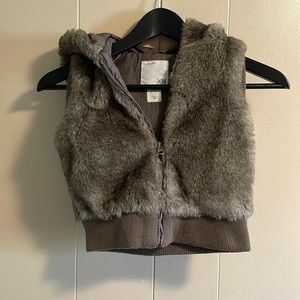 Girls fur vest. Size s.